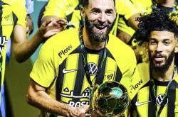 开云体育下载-关于本泽马连续破门，皇马保持领头羊地位的信息