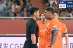 开云官网-主场作战受挫，球员吐槽裁判引发争议的简单介绍