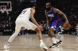 开云体育平台APP-爵士队主场大胜快船队晋级次轮的简单介绍