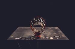 开云体育中国-2026世界杯之夜，库里三分雨倾盆，让比赛提前三节失去悬念