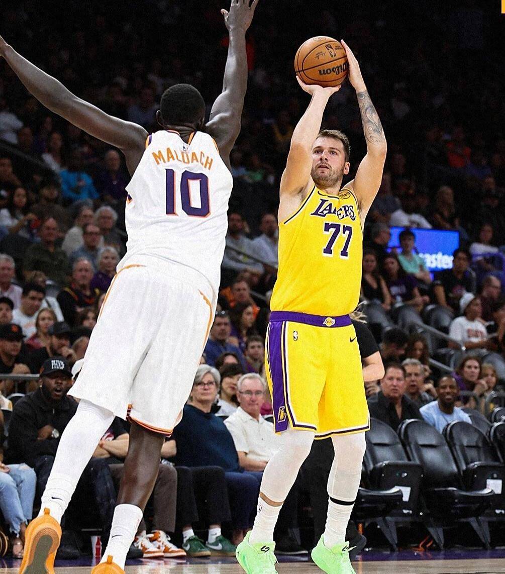 关于湖人B队翻盘塞尔维亚男篮，加里纳利制霸全场的信息