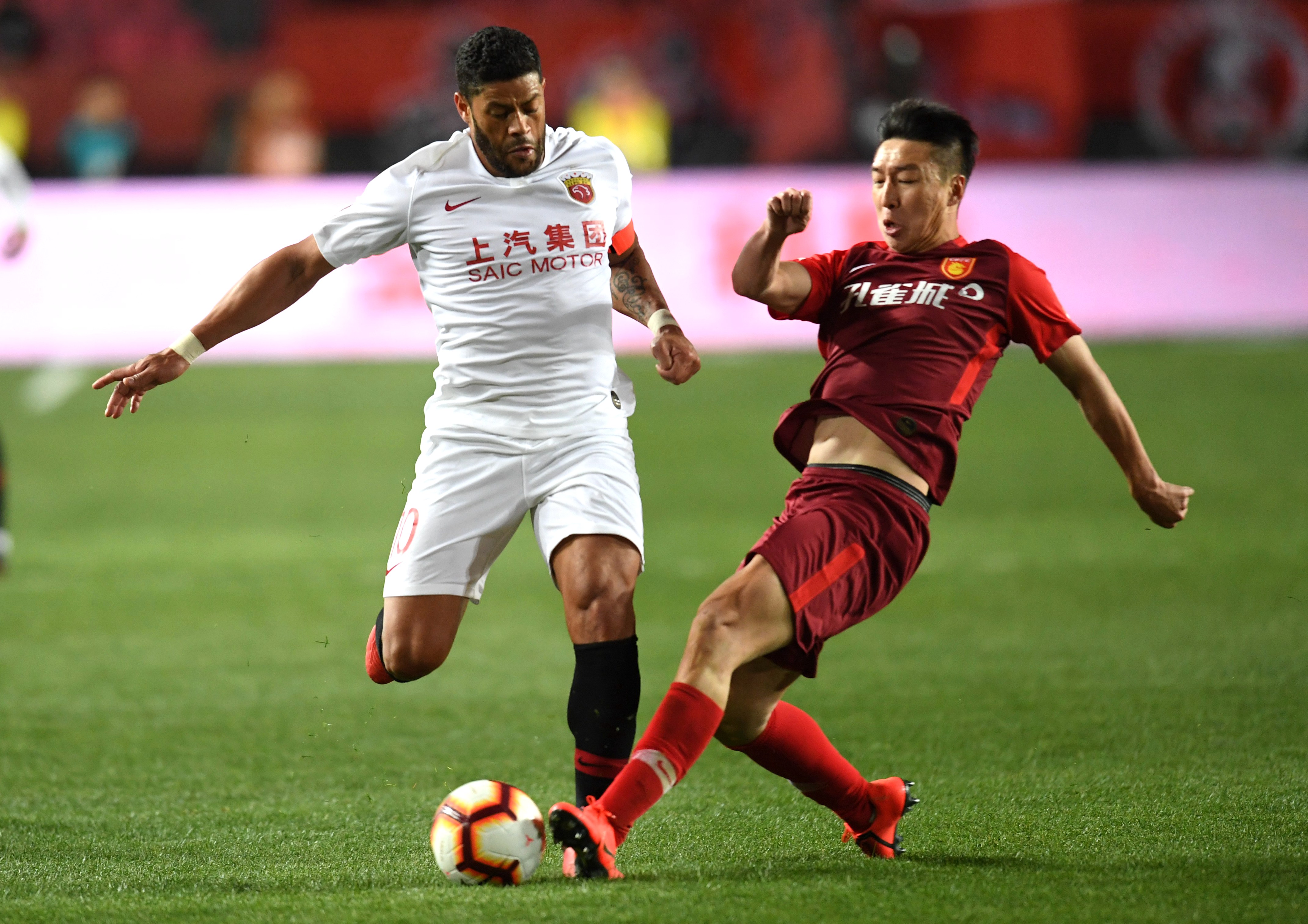 河北华夏幸福主场力克重庆斯威，加强保级信心的简单介绍