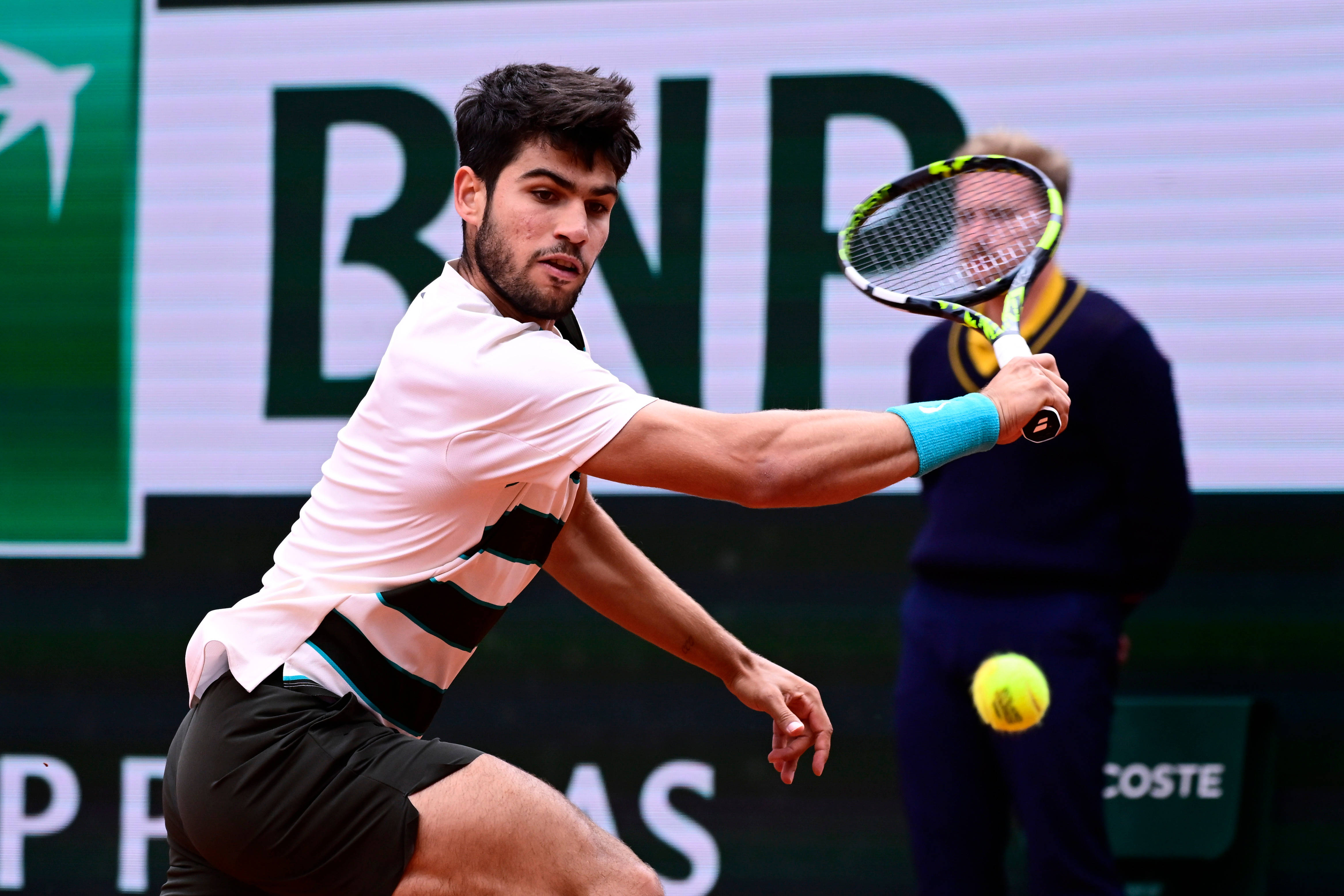 西班牙网球队轻取澳大利亚网球队,阿尔卡拉斯统治全场的简单介绍 西班牙网球队轻取澳大利亚网球队,阿尔卡拉斯统治全场的简单介绍