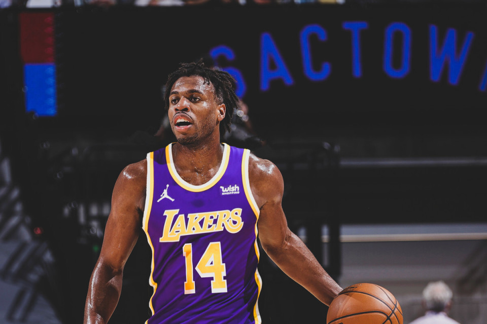 关于黄蜂鏖战马刺，拉塞尔三分雨点燃全场的信息