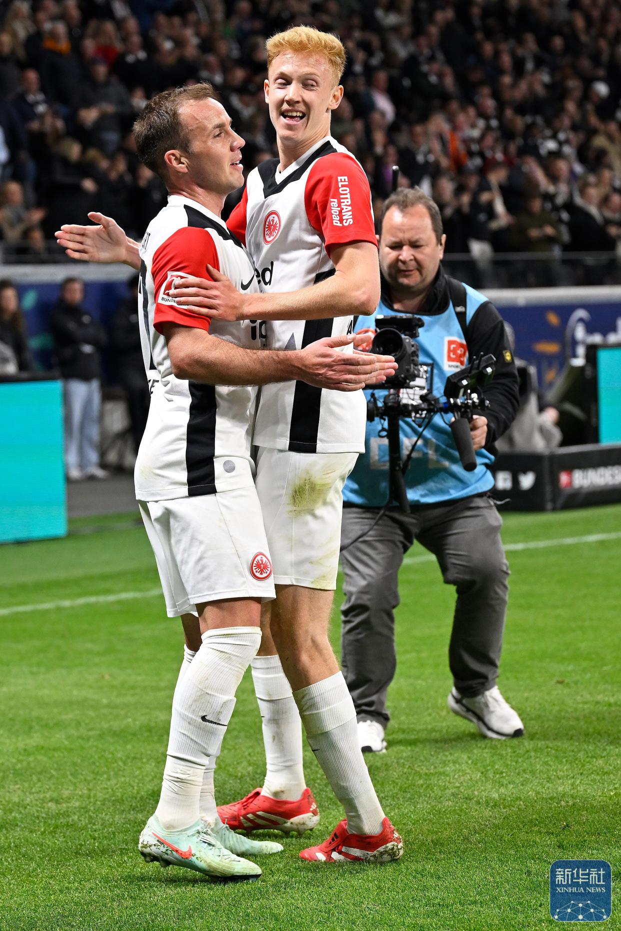 斯图加特中场球员助攻频繁,助球队获胜的简单介绍 斯图加特中场球员助攻频繁,助球队获胜的简单介绍