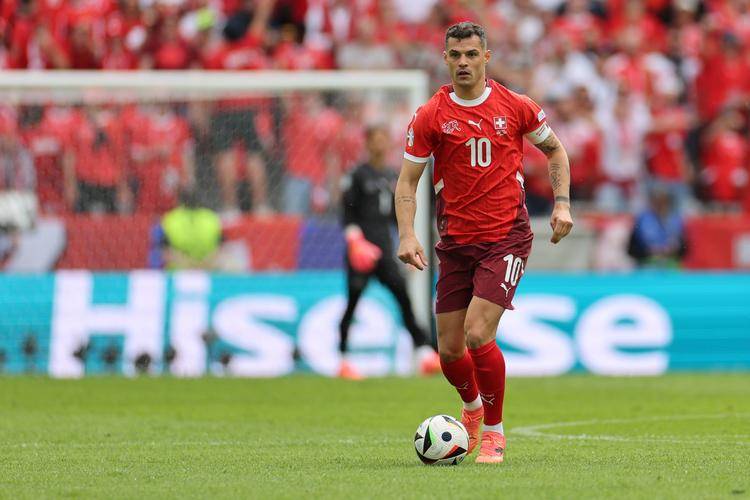 瑞士队与奥地利队激烈角逐,最终瑞士队获胜 瑞士队与奥地利队激烈角逐,最终瑞士队获胜