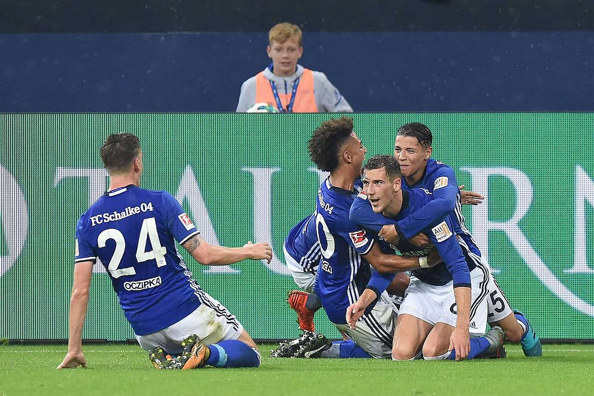 柏林赫塔遭遇沙尔克的逆转，遗憾失分