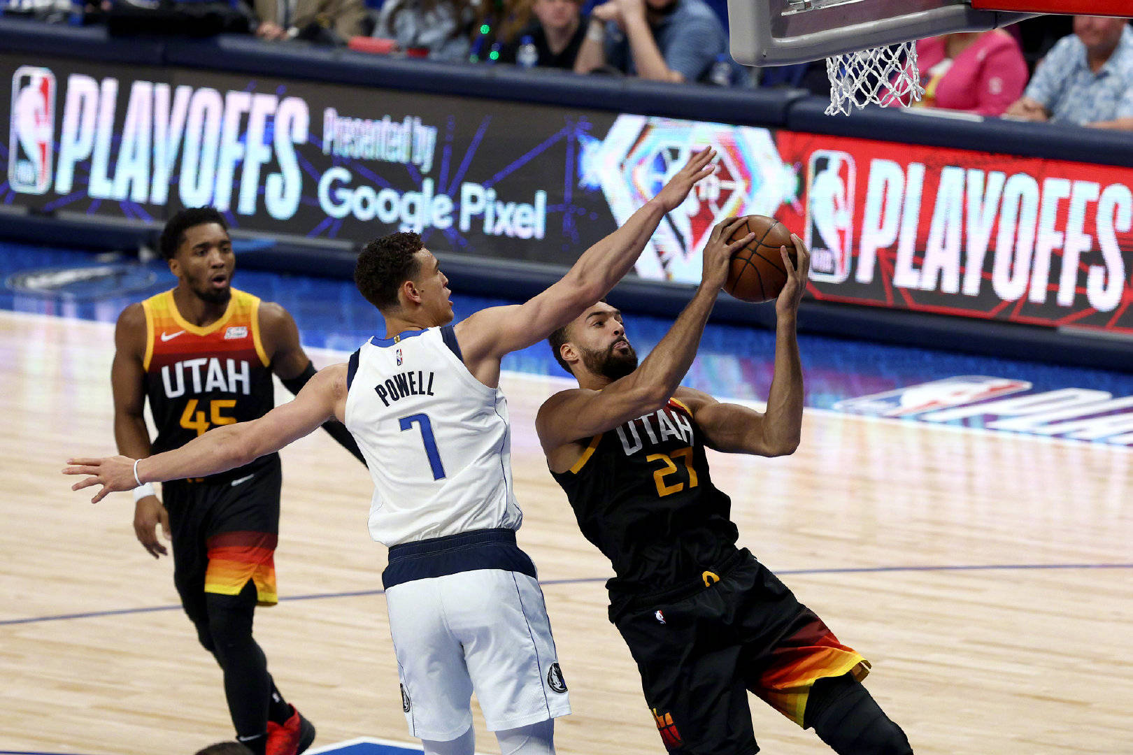 爵士险胜独行侠，米切尔分难救主