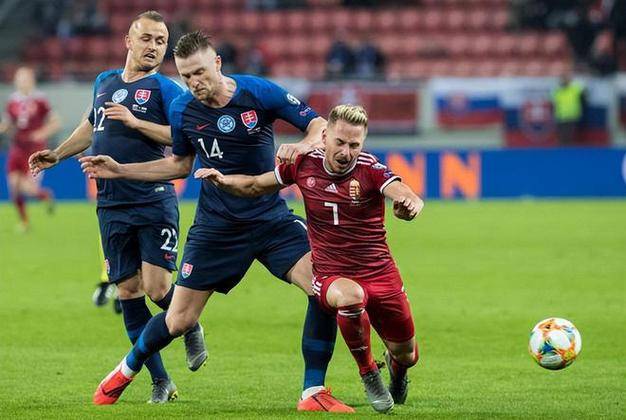 包含丹麦队客场战平波兰，晋级强的词条