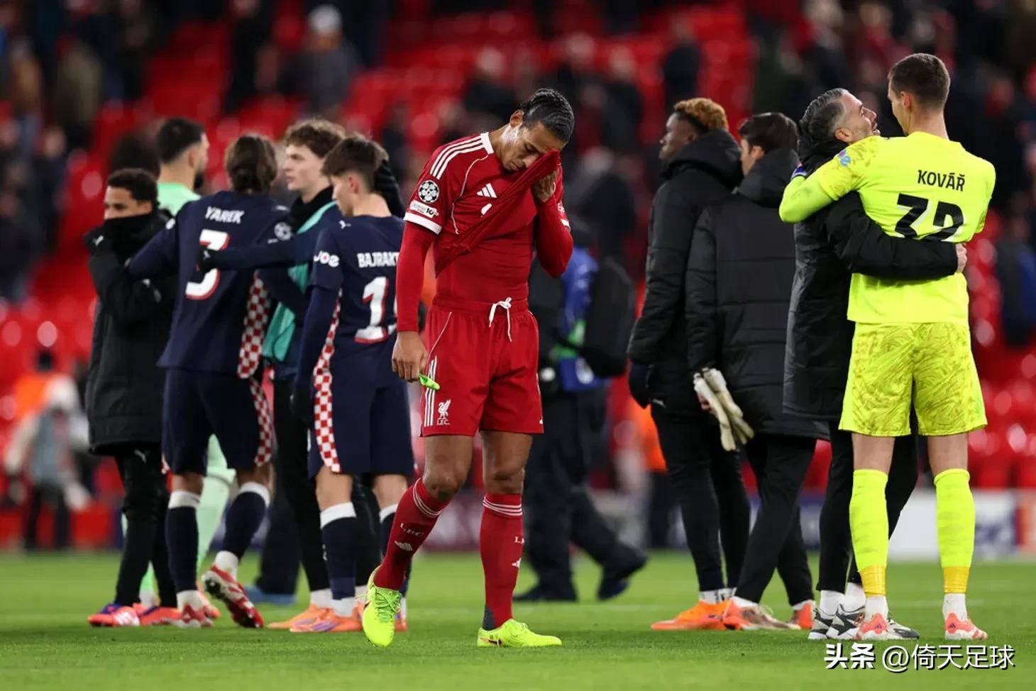 包含梅斯队在比赛中取胜，法甲排名不断攀升的词条