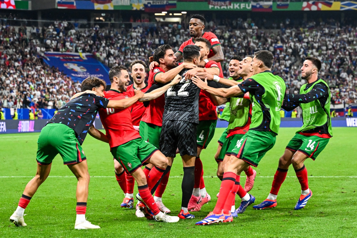 包含拉沃尔杯力克联合杯，西西帕斯扛起全队的词条