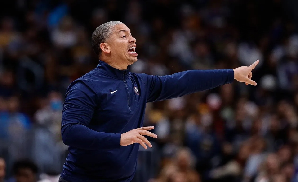 关于重要的关键球被球队抢下，领先对手一步的信息