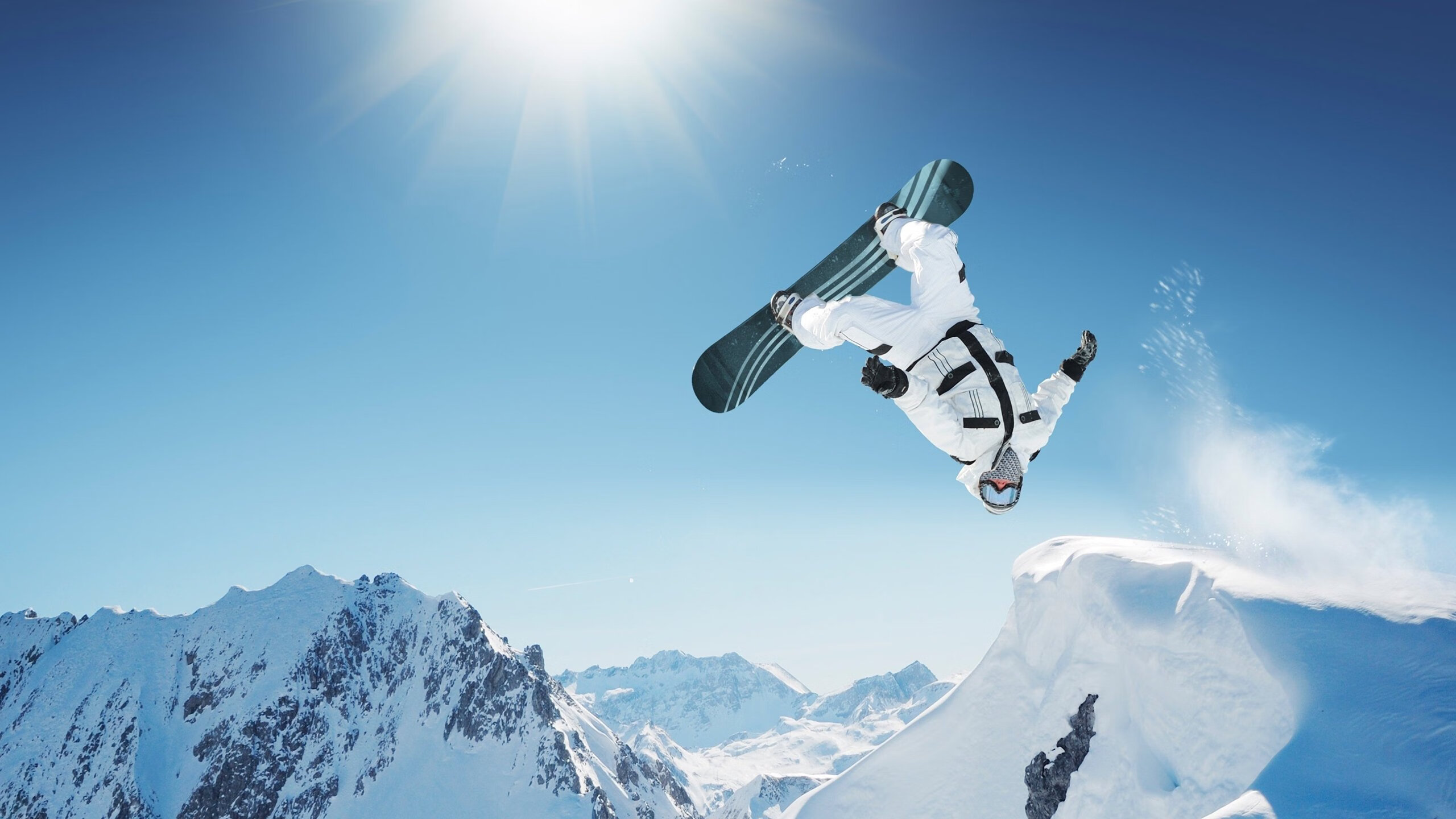 澳网鏖战拉沃尔杯，兹维列夫状态火热，独树一帜的网球盛宴